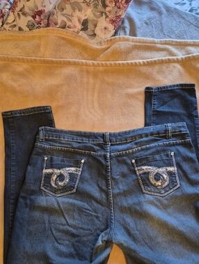 Five Women's Dark Blue Jeans with Embellished Back Pockets Sz 18